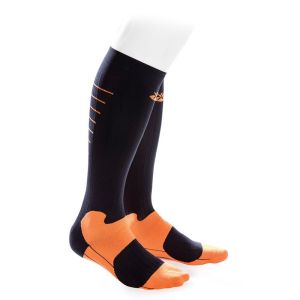Chaussettes de compression pour soulager les jambes lourdes pendant l'activité sportive